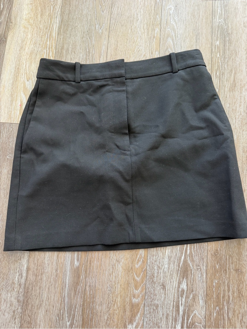 Aritzia chisel mini skirt, black, size 8